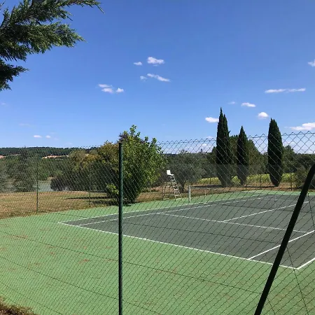 Domaine De Boulouch מלון