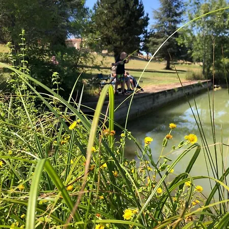 Domaine De Boulouch מלון *