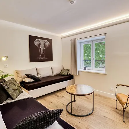 Domaine De Boulouch מלון