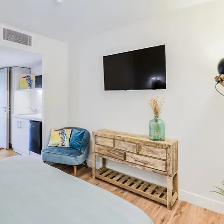 מלון Domaine De Boulouch