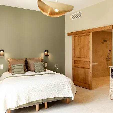 Domaine De Boulouch מלון