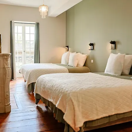 Domaine De Boulouch מלון *