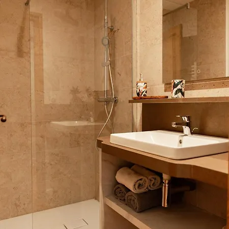 Domaine De Boulouch מלון לקטור